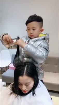 Юный парикмахер из Китая-звезда Интернета