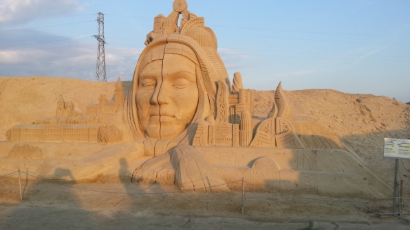 Скульптура из песка 8