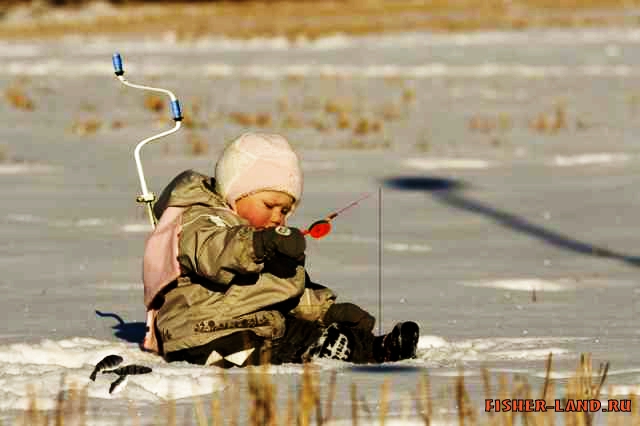 Зимняя рыбалка с сыном