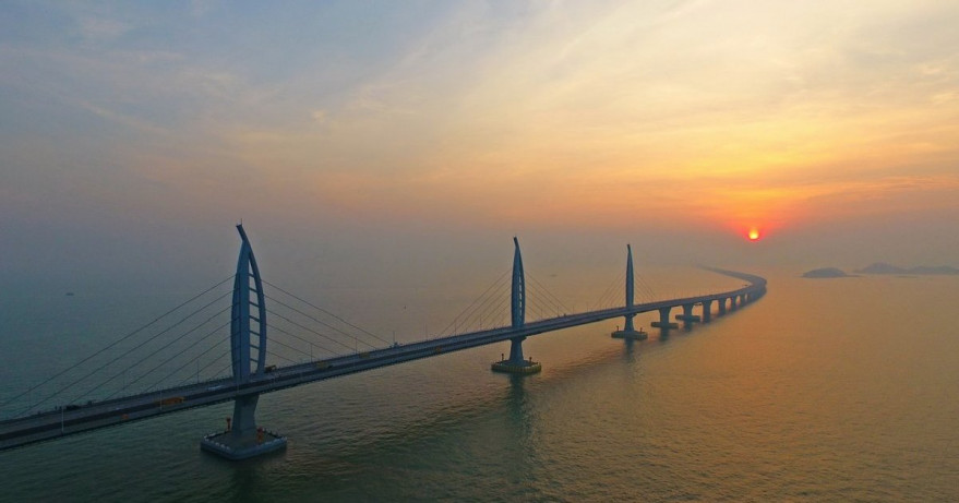 Морской мост длиной в 55 километров
