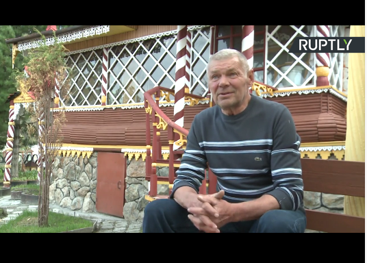Уральский строитель - самоучка построил сказочный дом