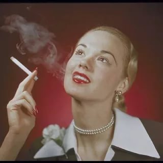 Женщина и сигарета, или история курения.
