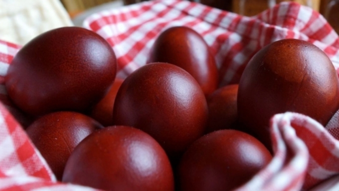 Что значит обычай биться яйцами на Пасху?