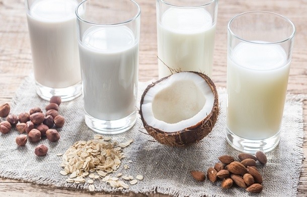 Что такое растительное молоко и стоит ли его пить?