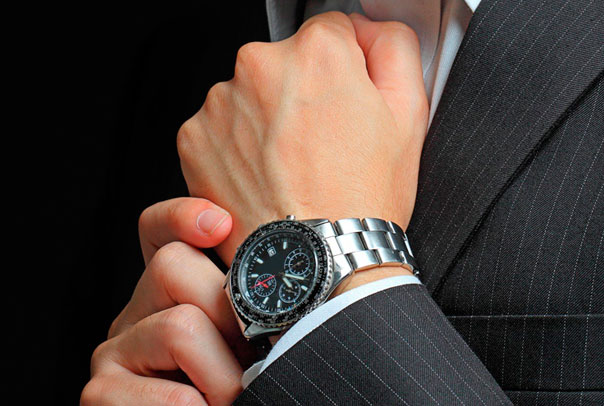 На какой руке надо носить часы?