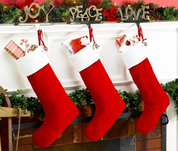 Как возникла традиция класть новогодние подарки в носки?