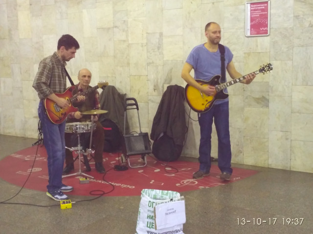 Группа ЭкспромТ.Музыка в метро.