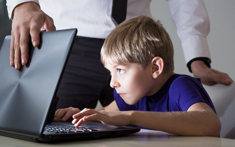 Разрешаете ли вы своим детям пользоваться интернетом?