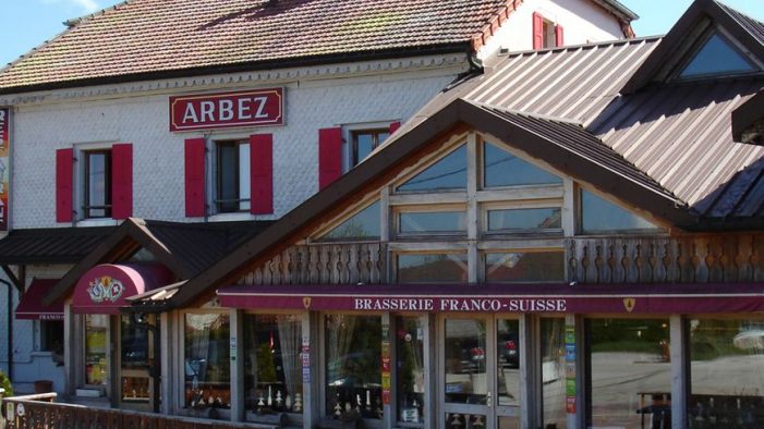 Отель Arbezie находящийся одновременно во Франции и Швейцарии